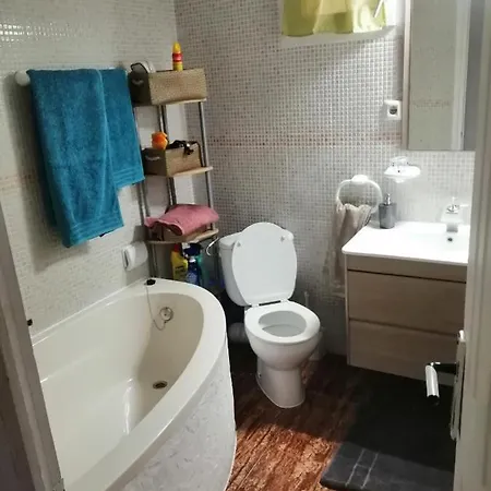 Schoene Mit Wifi Und Parkplatz Auf Der Strasse Apartment Oliva